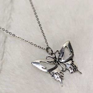 F+H Studios - Y2K BUTTERFLY CHARM NECKLACE main image 0